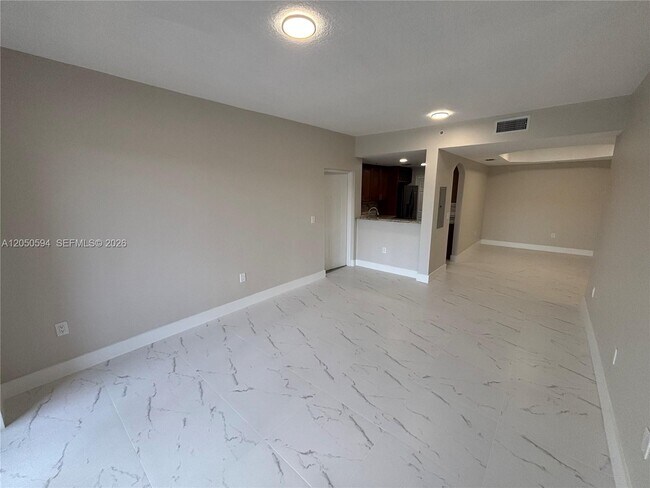 Building Photo - 6440 NW 114th Ave
