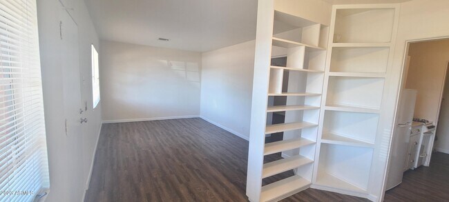 Foto del edificio - 7233 N 55th Ave