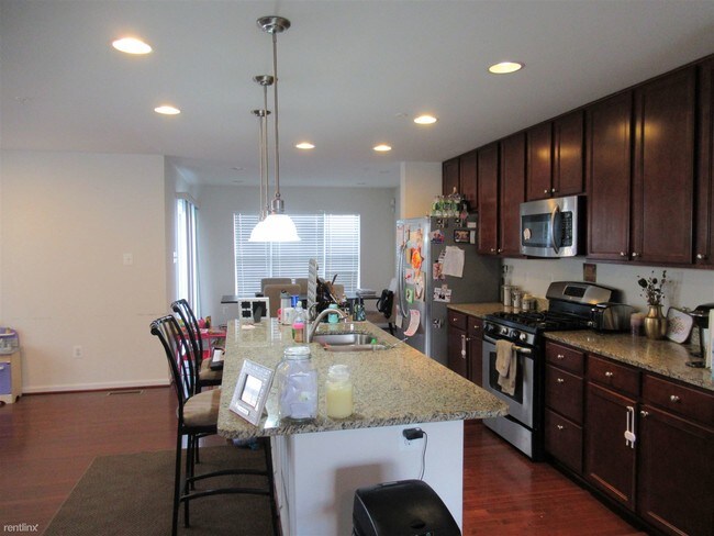 Building Photo - 3 br, 2.5 bath House - 8427 Stansbury Lake Dr
