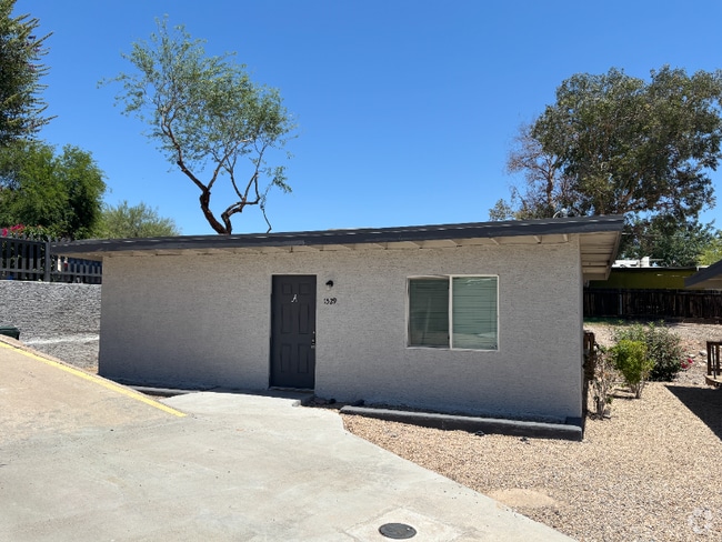 Building Photo - 1529 E Sunnyside Dr