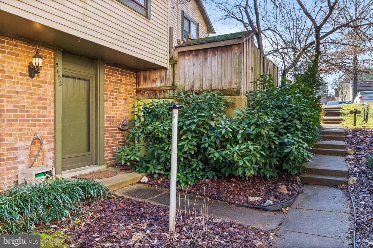 5652 Oak Tanager Ct, Burke, VA 22015 Townhome Rentals in Burke VA
