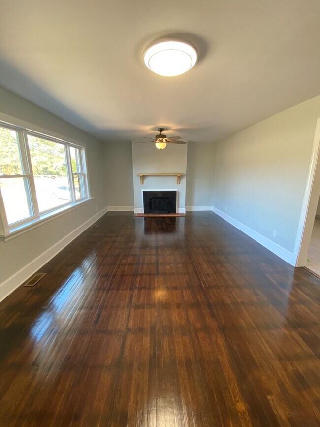 Foto del edificio - 8217 Woodman Rd