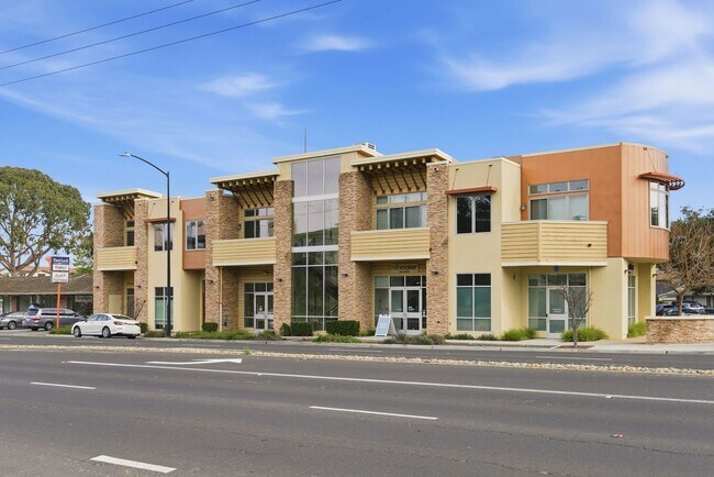 Foto del edificio - Gorgeous & Modern Los Altos Condo