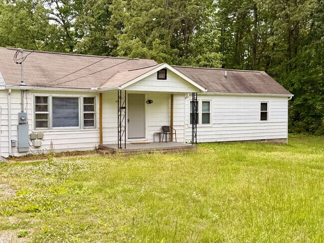 Photo - Knoxville 37914 - 3 bedroom, 1 bath home - Contact Tara Hayes (865) 242-8010