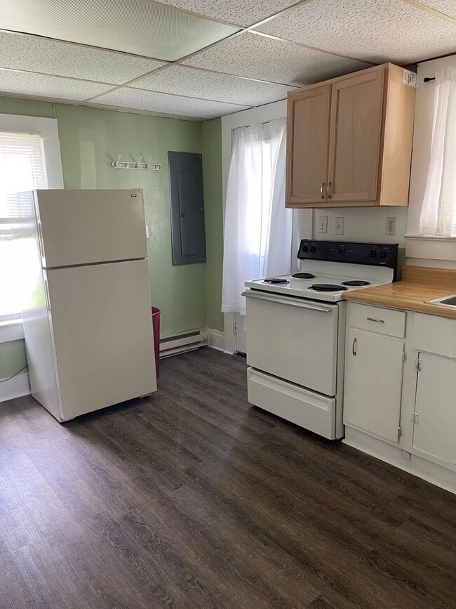 Building Photo - Cozy 1 Bedroom Home