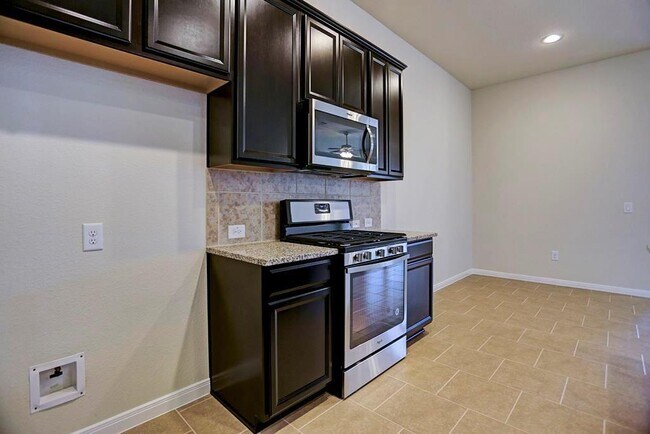 Foto del edificio - 24707 Royal Pike Dr