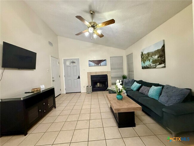 Building Photo - 907 Haynes Dr