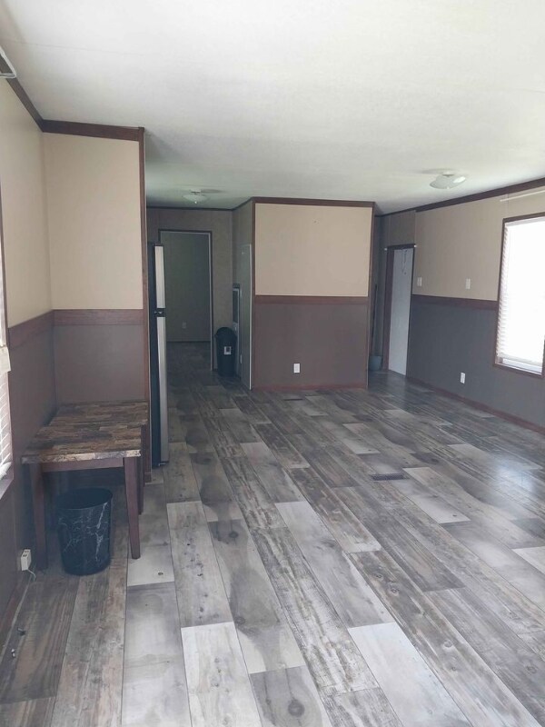 Building Photo - 805 Topsy Rd
