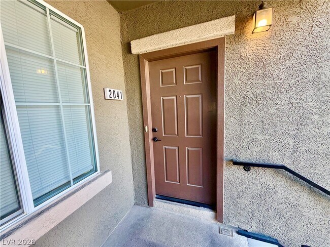 Building Photo - 6868 Sky Pointe Dr
