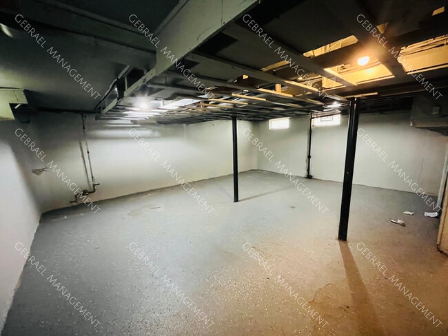 Foto del edificio - 10020 Ashton Ave