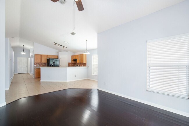 Building Photo - Family-Friendly 3BR Home with Yard, Office...