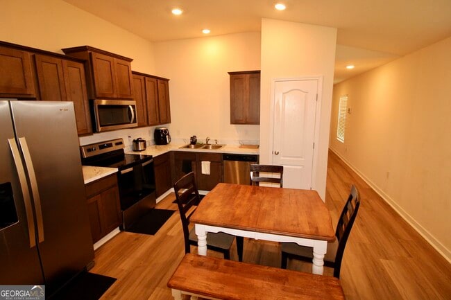Building Photo - 119 Teakwood Dr