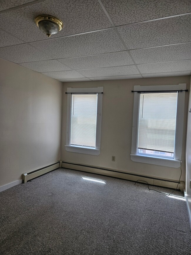 Building Photo - 37 Lake St