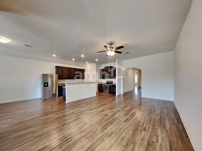 Foto del edificio - 1373 Violet Ln