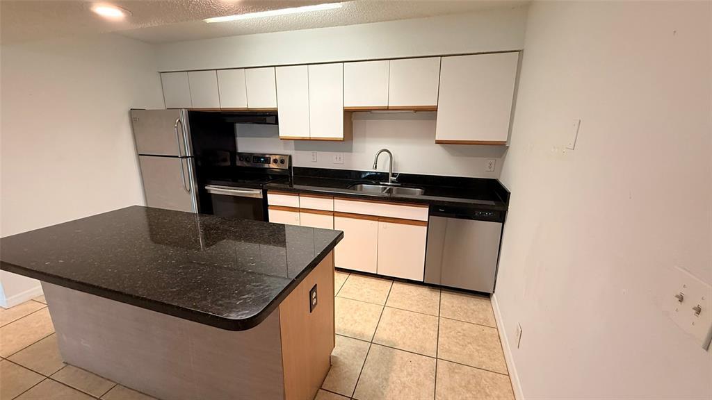 Foto principal - 4055 W McNab Rd