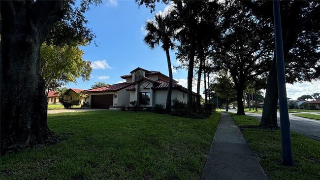 Building Photo - 8215 Saragoza Ct