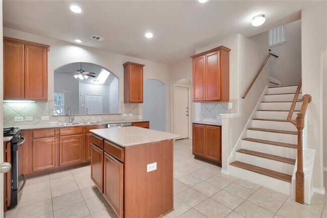 Building Photo - 8720 White Ibis Dr