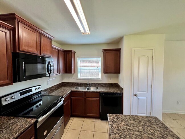 Building Photo - 8811 Nicoli Creek Dr