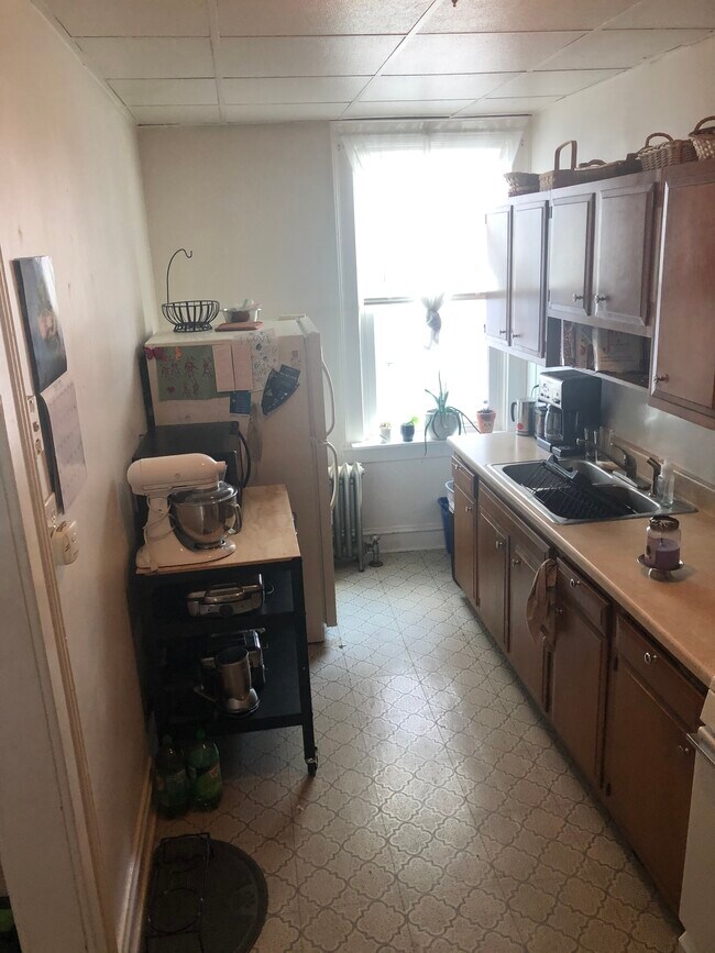 photo from wrong apt. - 42 N Main St