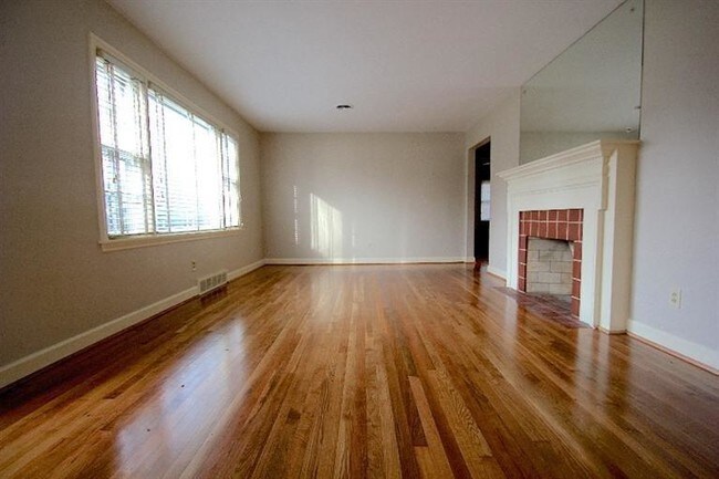 Building Photo - 1616 Clays Mill Rd