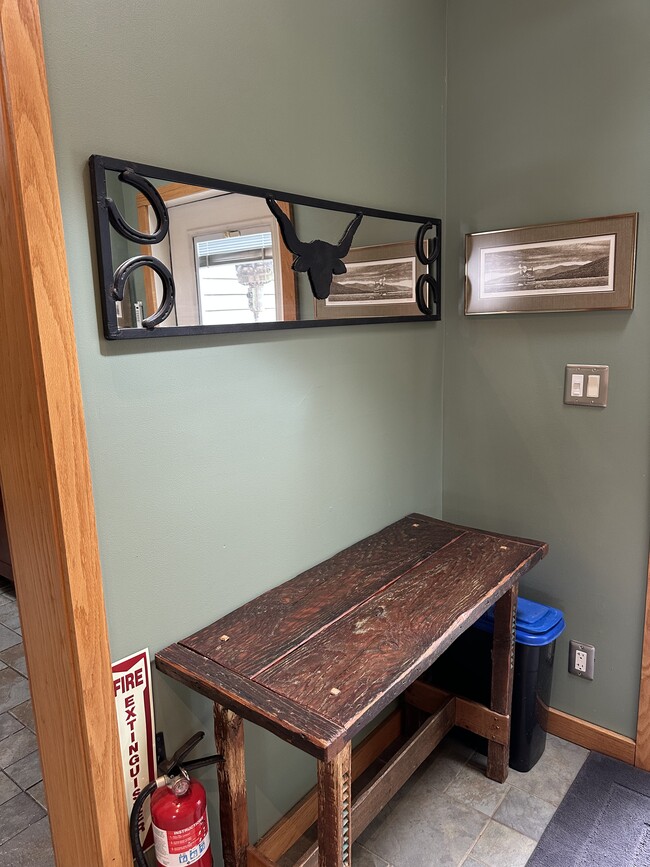 Foto del edificio - 16 Gibbons Ln