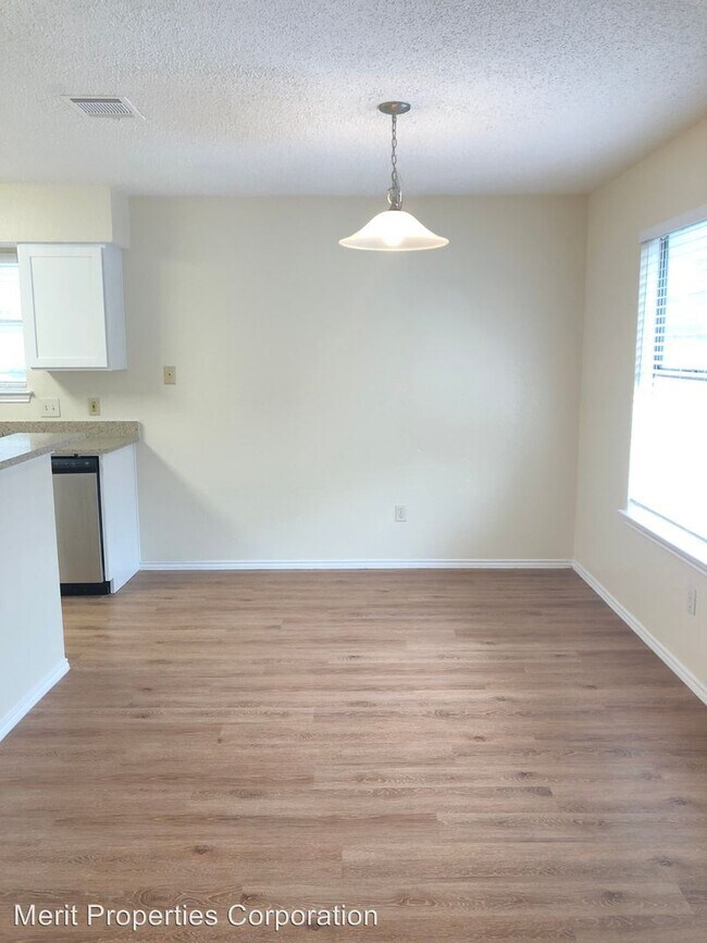 Foto del edificio - 3 br, 2.5 bath House - 13828 Lothian Drive