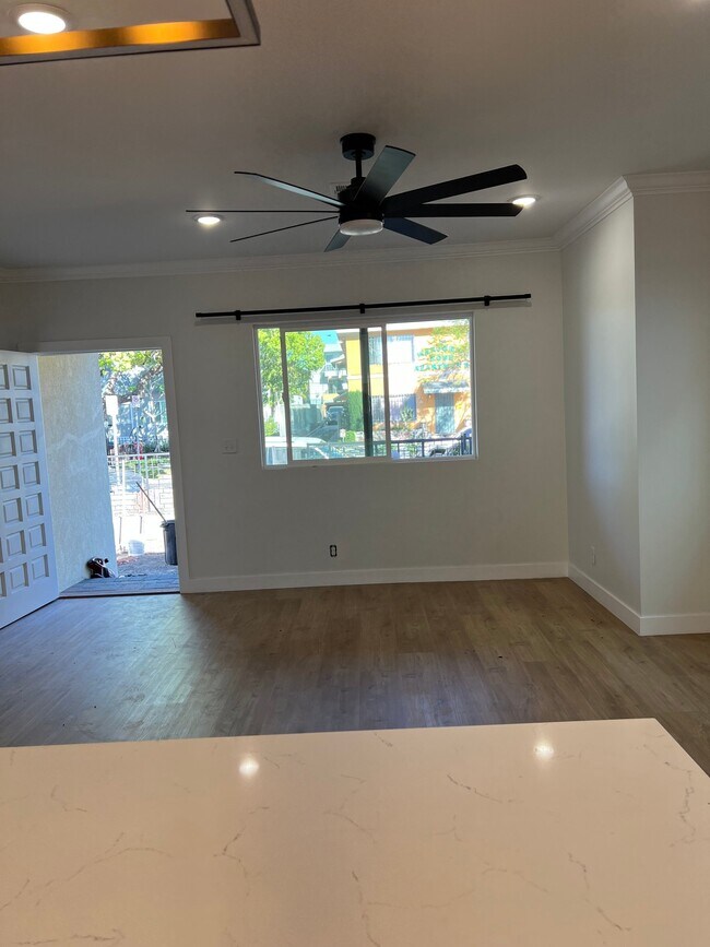 Foto del edificio - 951 N Oxford Ave