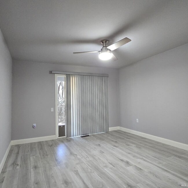 Building Photo - 121 Sequoia Dr