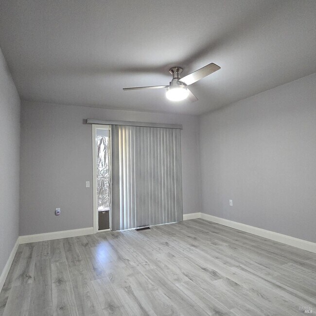 Foto del edificio - 121 Sequoia Dr