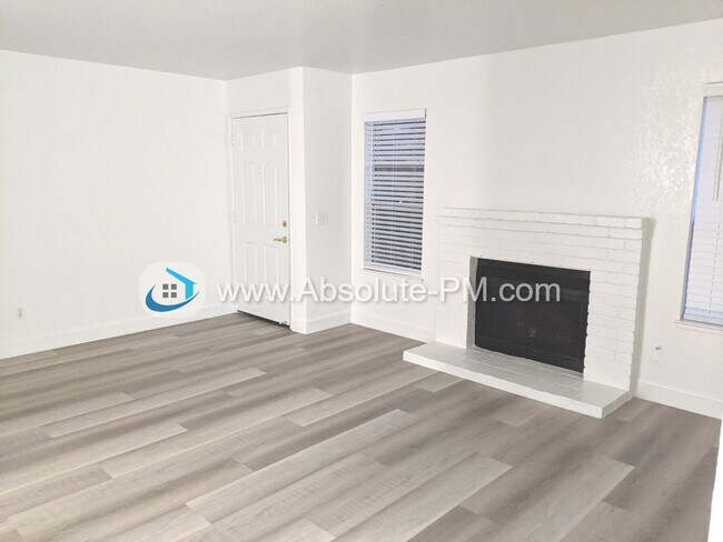 Building Photo - Amazing 2 Bed Condo in Highly Desirable Co...