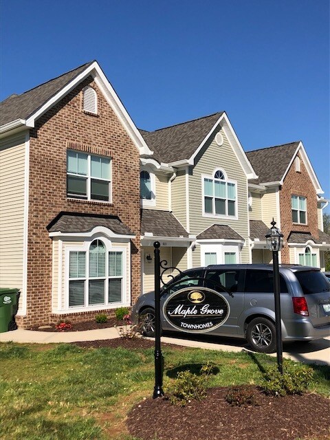 Foto principal - 741 Maple Grove St