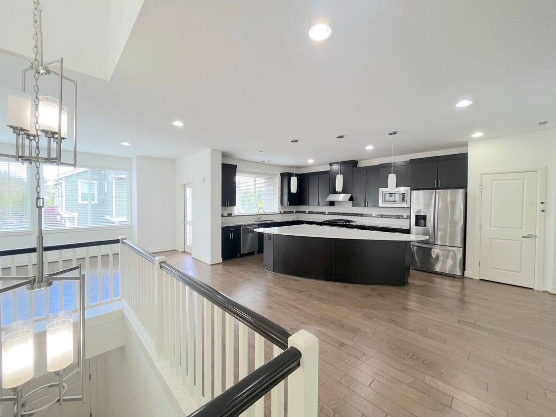 Primary Photo - Spacious 4-Bedroom/3.5-Bathroom Townhome i...