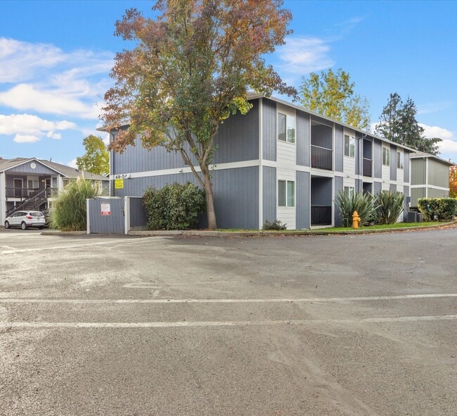 Building Photo - Brentwood Village