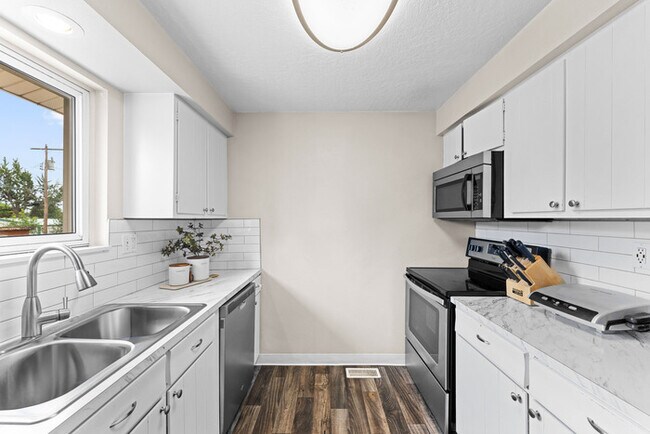 Foto del edificio - Spacious 4 Bedroom, 2 Bath Home on Boise Bench!