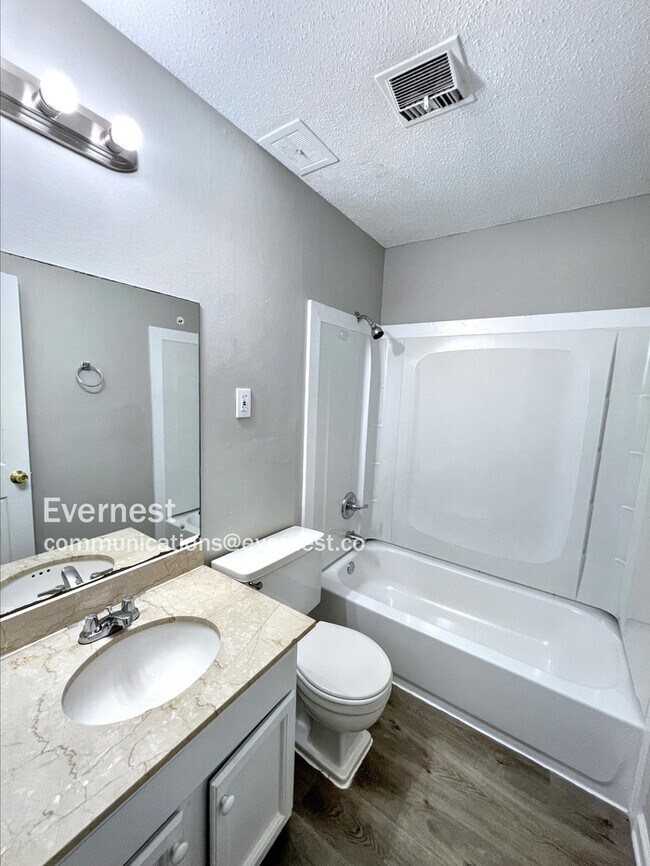 Foto del edificio - 3606 Clearbrook St