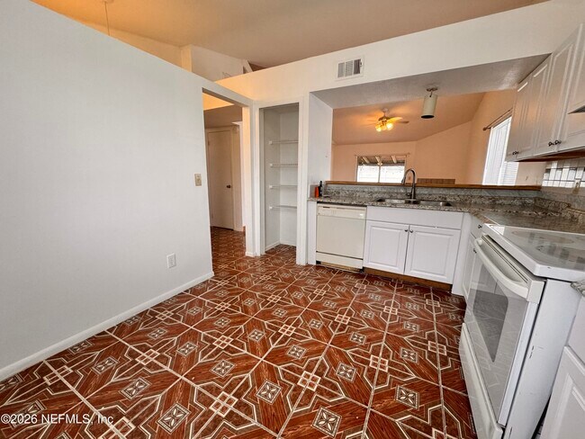 Building Photo - 516 Aquatic Dr