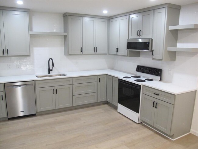 Building Photo - 6905 Thorncliffe Dr