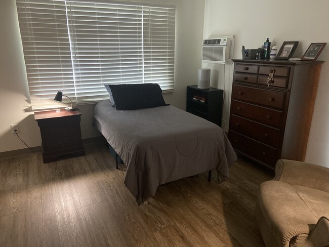 Photo - 4937-4959 Olivewood Ave Apartment