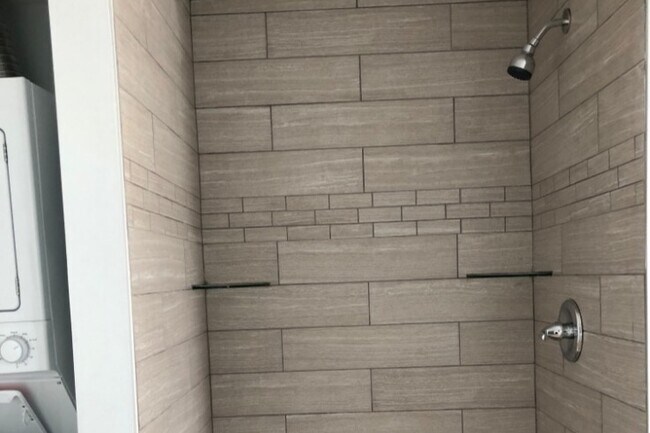 Building Photo - 810 Glenbrook Ave