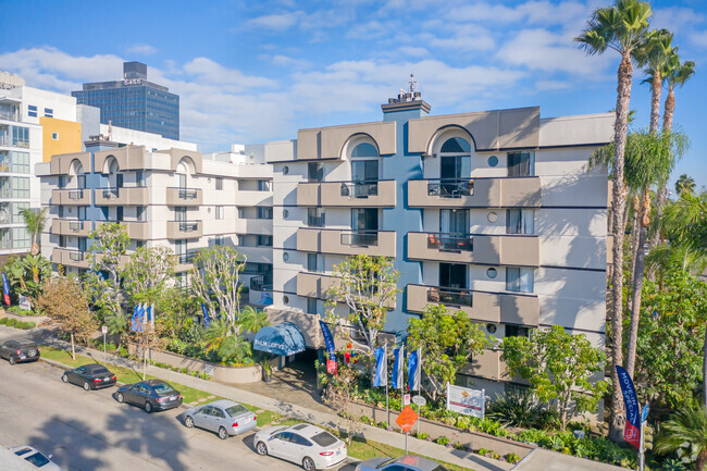 Primary Photo - Palm Court Apartments