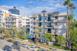 Primary Photo - Palm Court Apartments