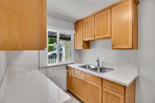Foto del edificio - 8114 Fairview Ave