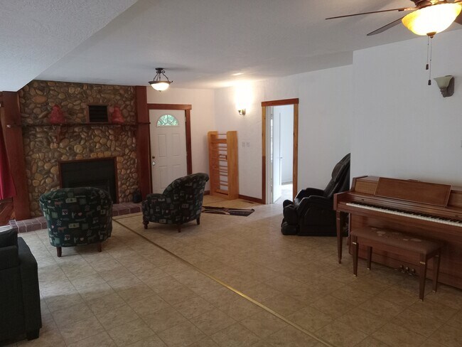 Foto del edificio - 491 Monument Rd
