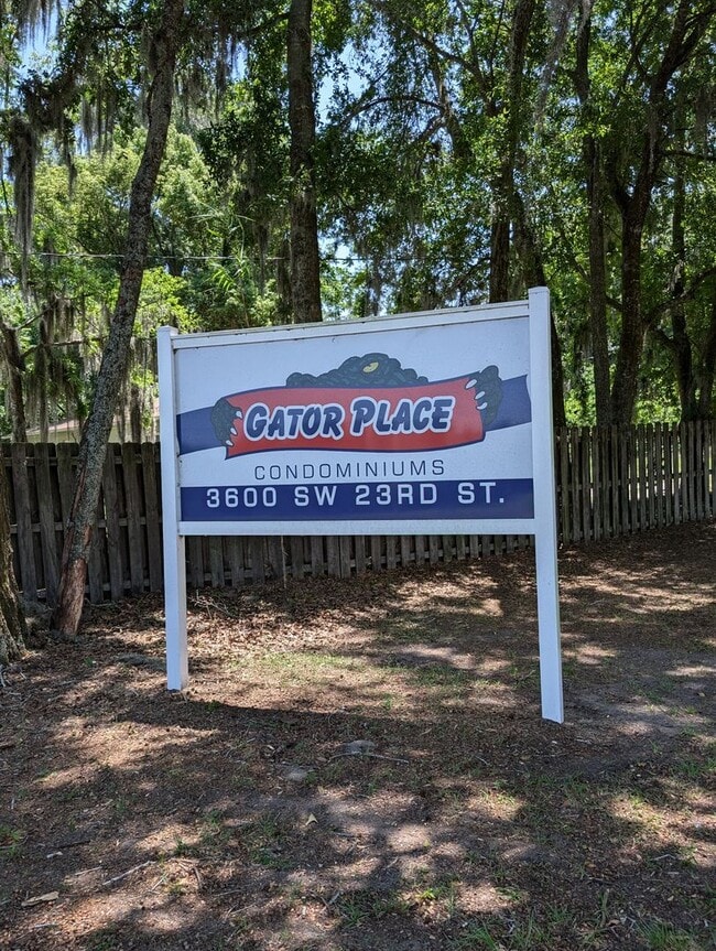 Gator Place - Gator Place House