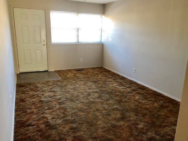 Building Photo - 929 E Fairlawn Cir
