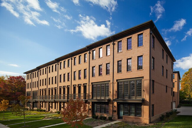Building Photo - 920 N Buchanan St