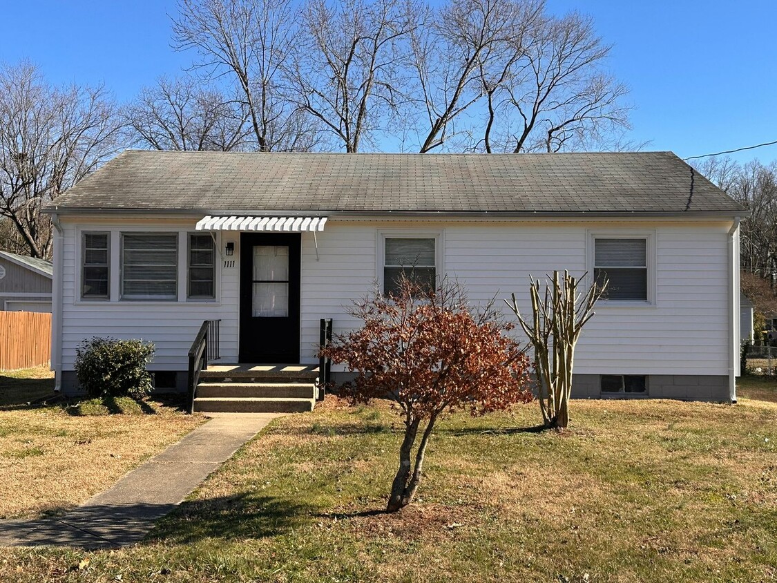 Foto principal - Adorable 3 bedroom 2 bath rancher in Chest...