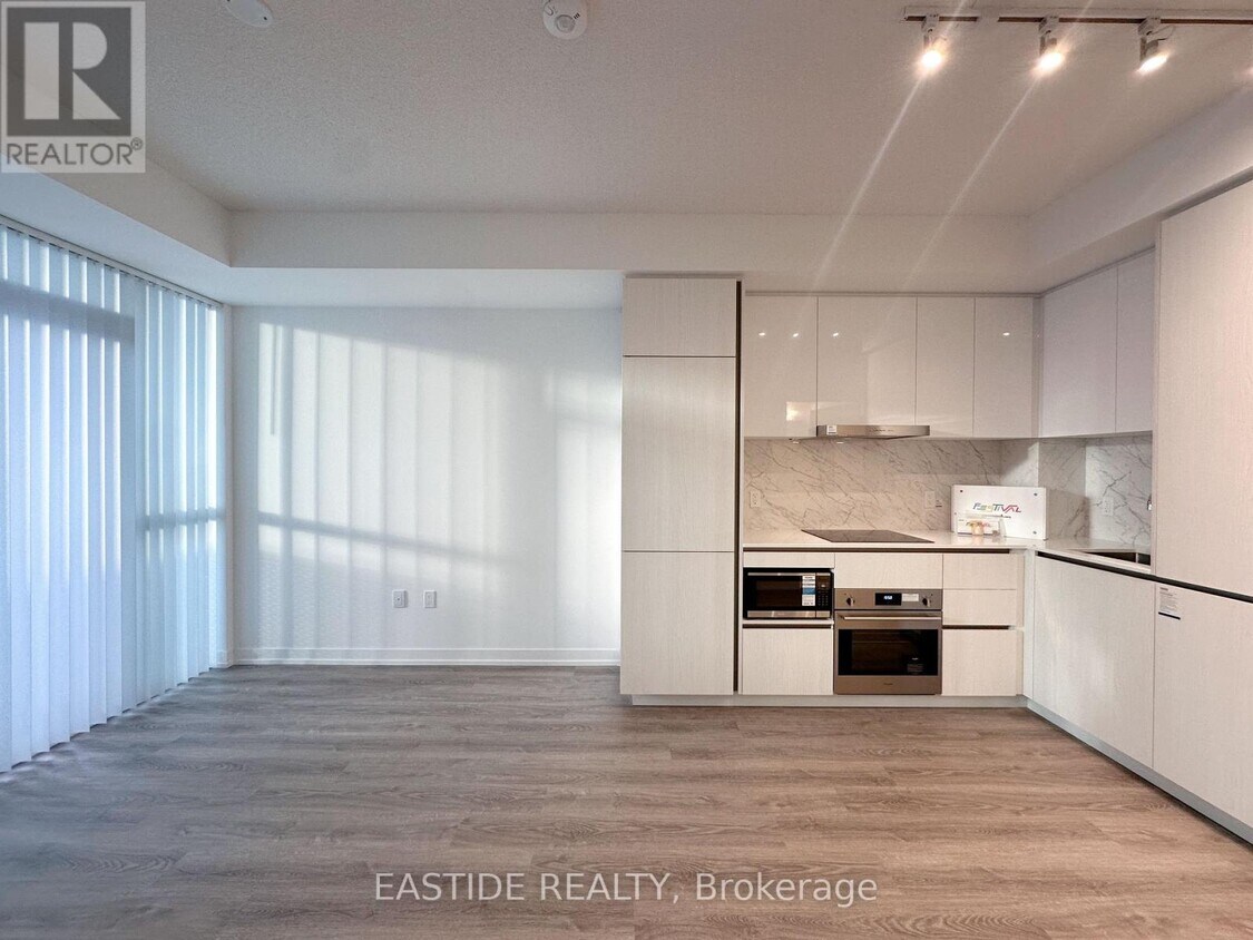 Primary Photo - 8 Interchange Wy