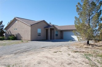Building Photo - 1601 Zelzah Ave