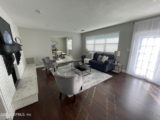 Foto del edificio - 3724 Montclair Dr
